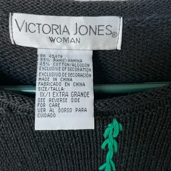 Vintage Embroidered Christmas Sweater - Picture 3 of 4